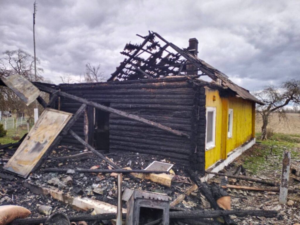 В Воложинском районе сгорела крыша жилого дома