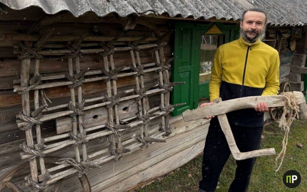 Батлейка, барнхаус и бабушкины картины: как деревенская хата в Минском районе стала живым музеем