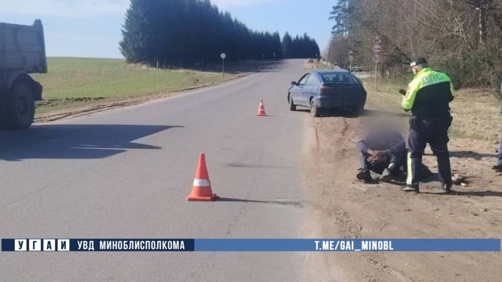 Под Борисовом мужчина переходил дорогу вне «зебры» и ударился головой о колесо авто