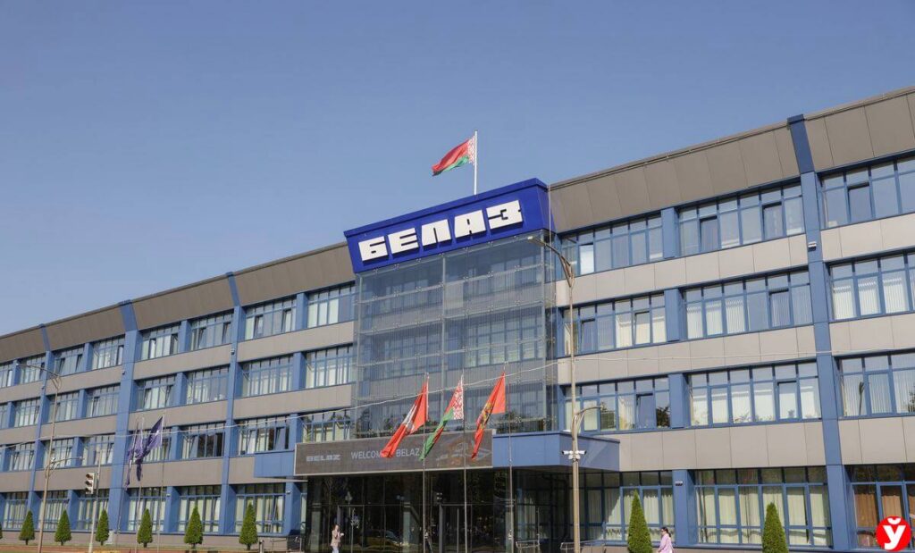 Бегут ли люди с БЕЛАЗа? Разбираемся, что происходит на заводе