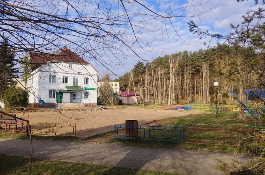 В курортном поселке Нарочь построят детскую площадку за 140 тысяч рублей от спонсора