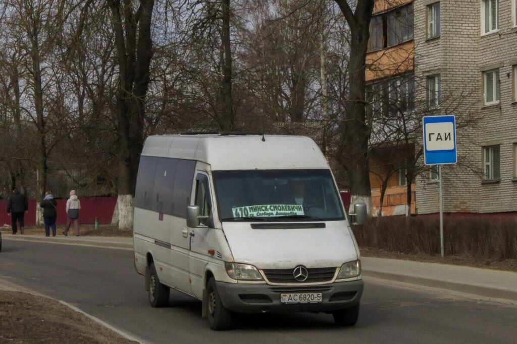 Почему в Смолевичах проезд в пригородных маршрутках дороже, чем в автобусе