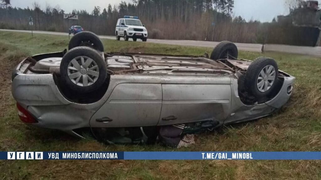 В Червенском районе Lada вылетела в кювет и перевернулась