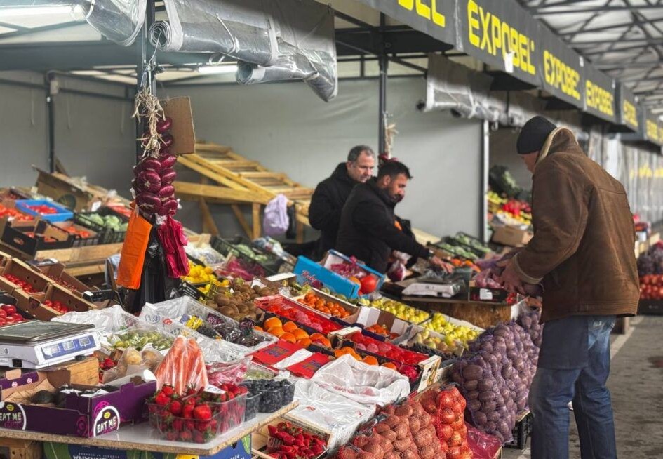 Что купить на рынке у «Экспобела» за 25 рублей: проверили цены и собрали корзину