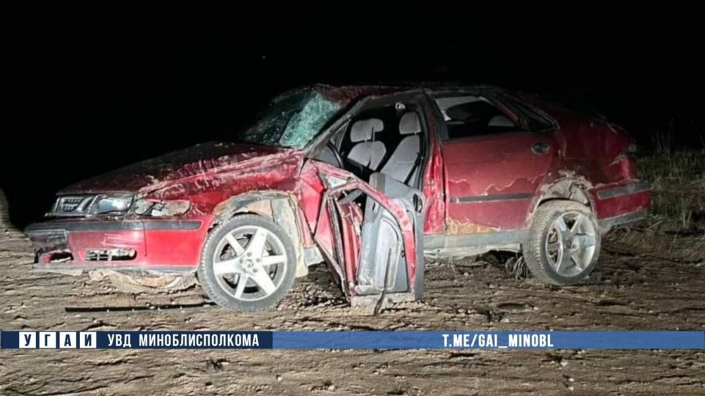 В Жодино водитель потерял управление и перевернулся: есть пострадавший