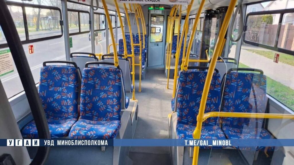 В Молодечно пенсионерка упала в автобусе из-за резкого торможения