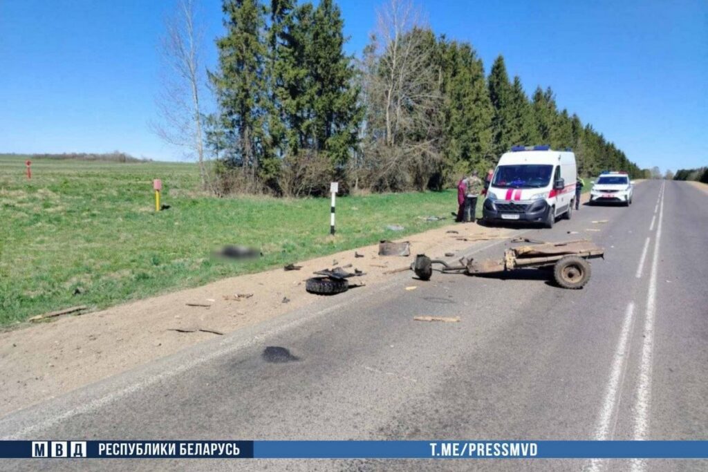 Под Молодечно легковушка выехала на встречу и столкнулась с мотоблоком – погибли два человека