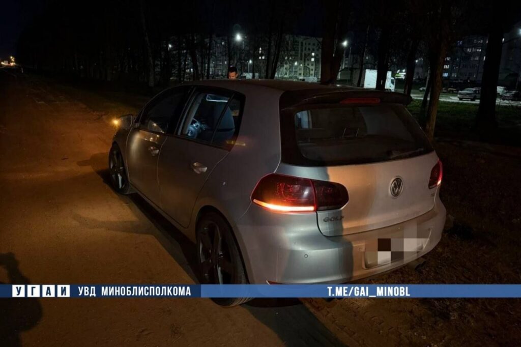 В Дзержинском районе под колёсами Volkswagen погиб пешеход