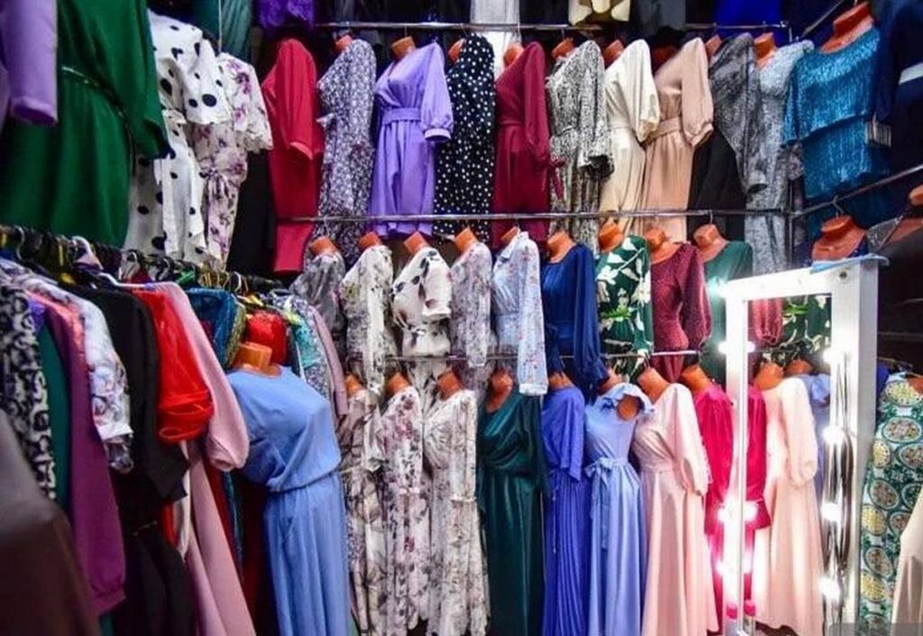 Перед выпускными вечерами МАРТ обнаружил завышенные торговые надбавки на наряды