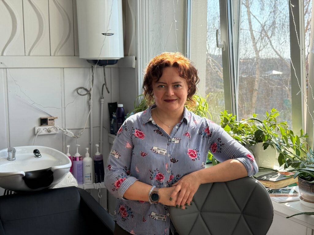Как жительница Минского района превратила небольшую парикмахерскую в популярный салон