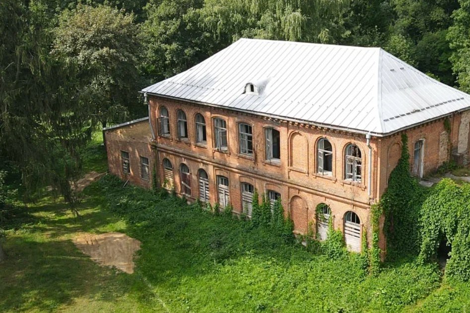В Беларуси продают дворянскую усадьбу 19 века: цена меньше 5 тысяч долларов
