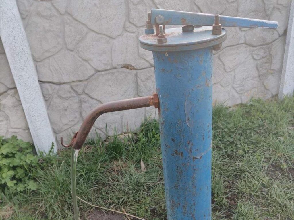 Жильцы агрогородка в Борисовском районе бьют тревогу из-за неисправной водоколонки