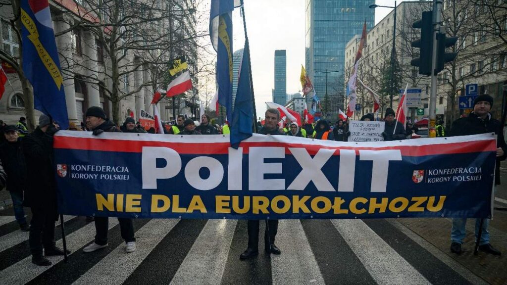 Раскол, скандал, «ПолЭксит», угроза войны с РФ – как прошла обычная неделя в Польше