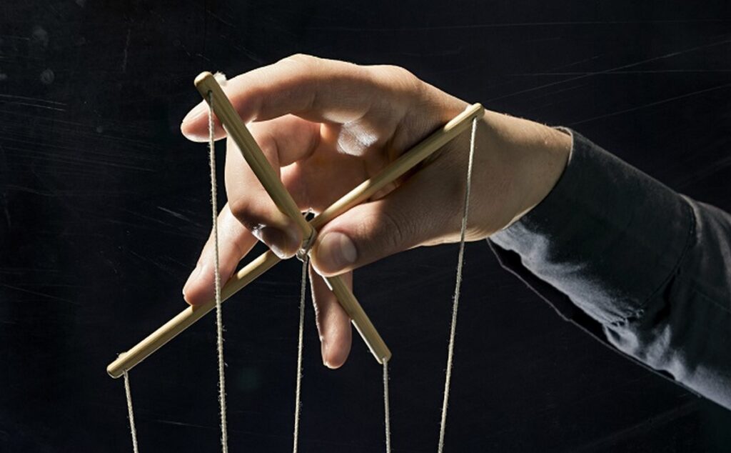 Как устроена фабрика смыслов: кто и как убивает правду на наших глазах