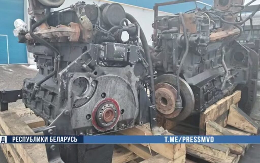 Частник платил откаты руководителям предприятий за ремонт тракторов