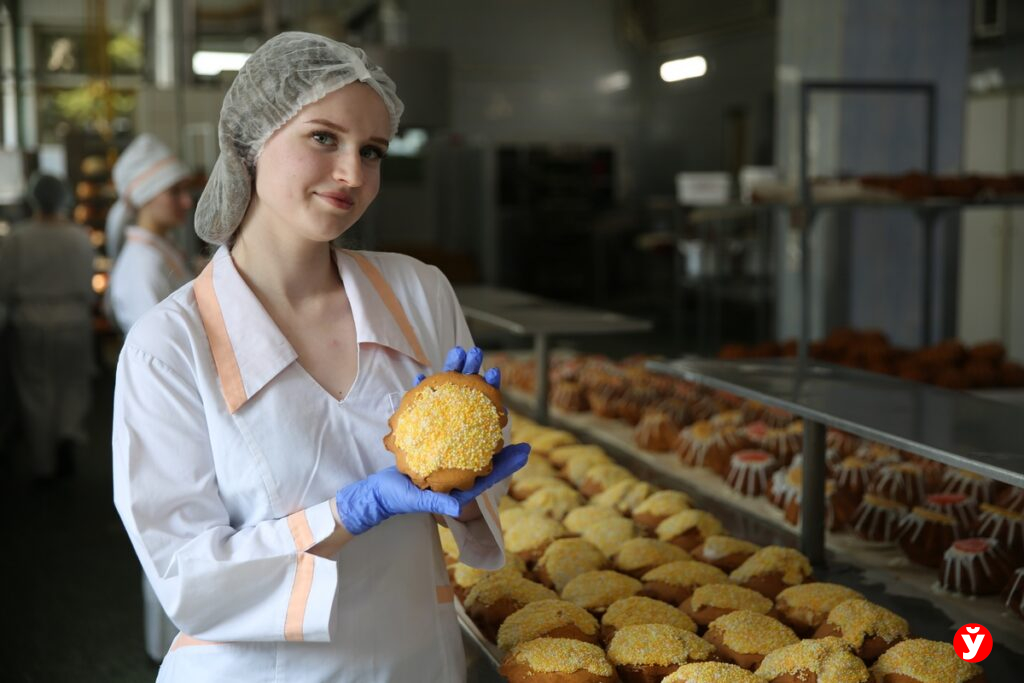 Как пекут куличи и творожные пасхи на Хлебозаводе №2 – репортаж из цеха