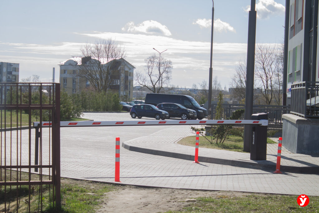 Шлагбаумы раздора или, как в Логойске отгородился один двор