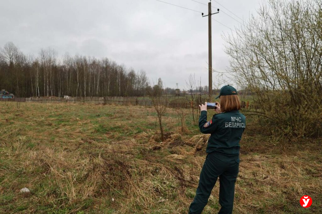 Посмотрели, как логойские спасатели предотвращают весенние палы