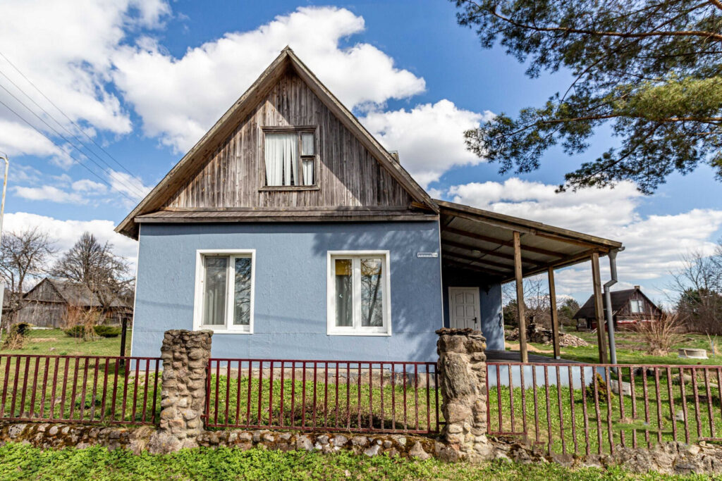 В Логойском районе продают уютный дом с ухоженным интерьером. Узнали цену