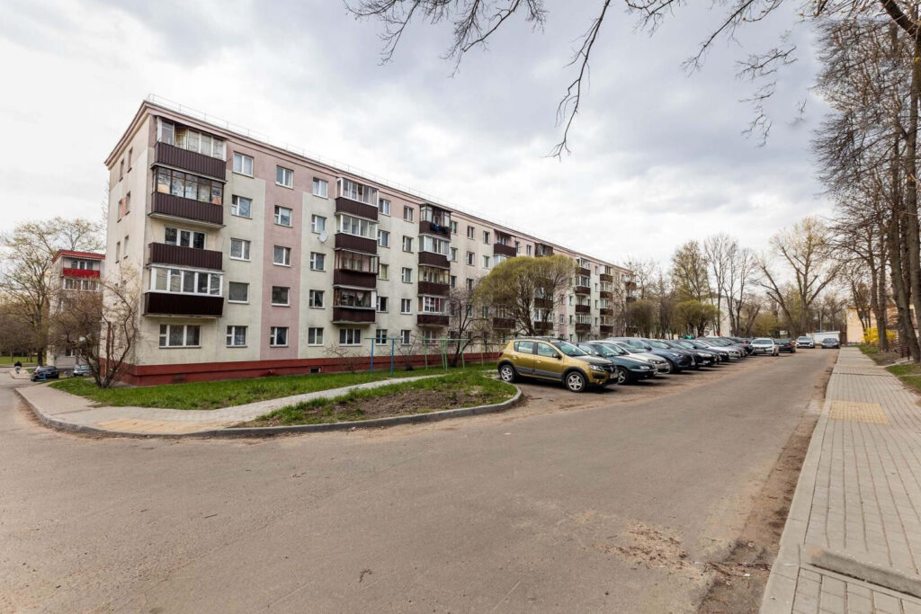 Кругом природа и ничего больше. Смотрим комфортабельные однушки в спальных районах Минска