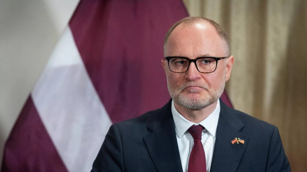 Министр обороны Латвии подал в отставку