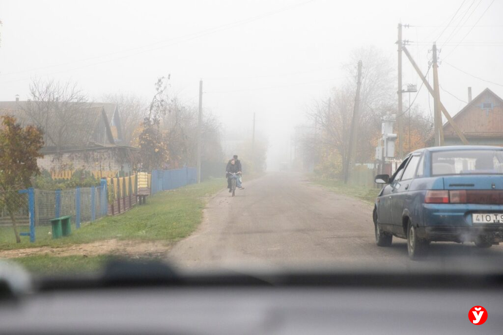 Участковый объяснил, могут ли соседи парковаться у чужого забора