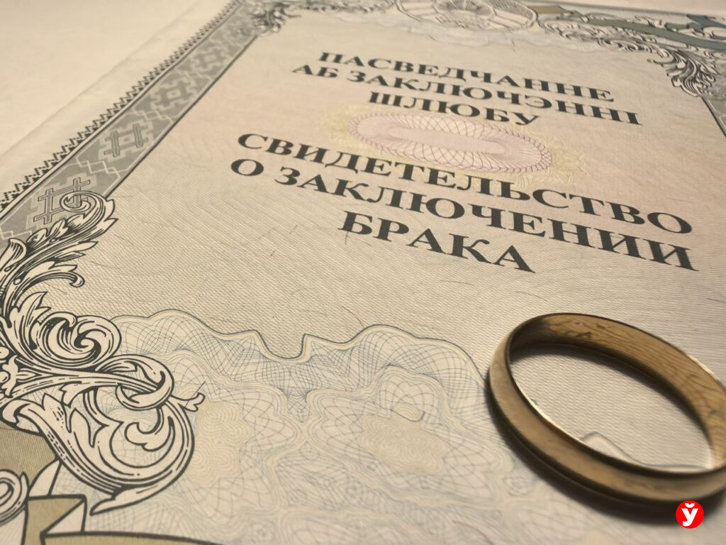 Может ли бывший муж запретить носить его фамилию: юристы дали четкий ответ