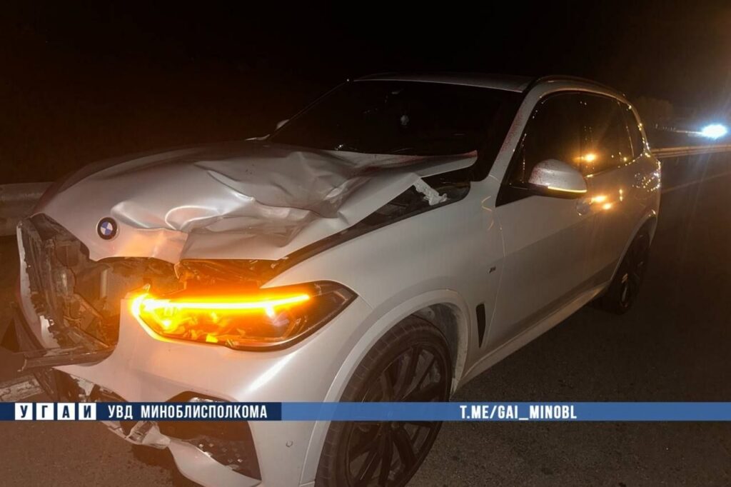 На трассе М4 в Червенском районе BMW сбил мужчину на пешеходном переходе — он погиб