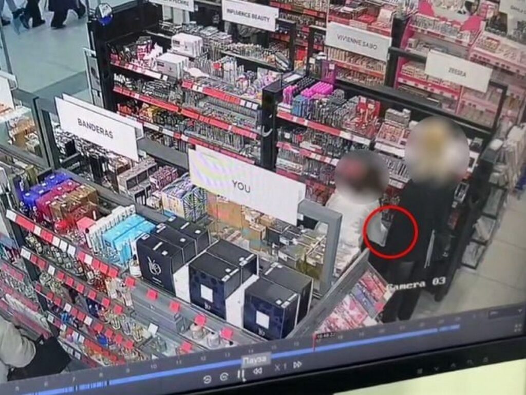 Ради адреналина. Две девушки приехали в Солигорск на экскурсию и украли косметику на 800 рублей