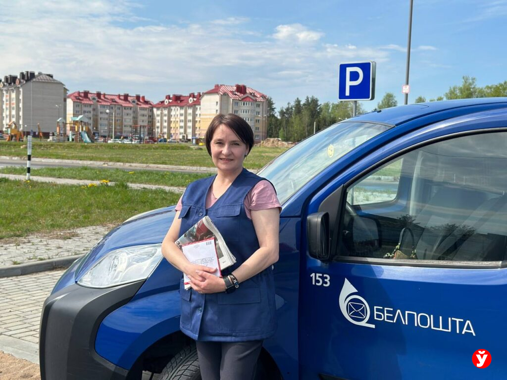 Лопата, навигатор и продукты: как вилейский почтальон становится нитью для целой деревни