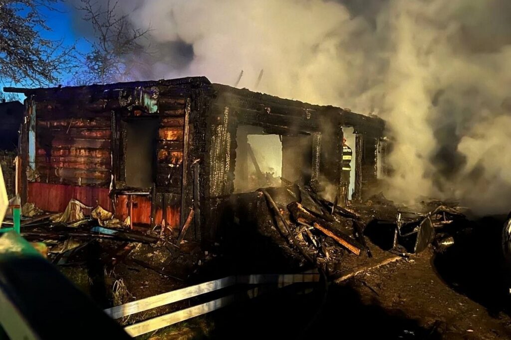 Двое минчан погибли в ночном пожаре на даче под Логойском