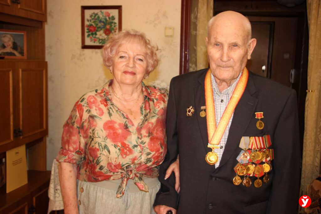Как 100-летний ветеран из Борисова освоил мобильный и собирается идти на парад