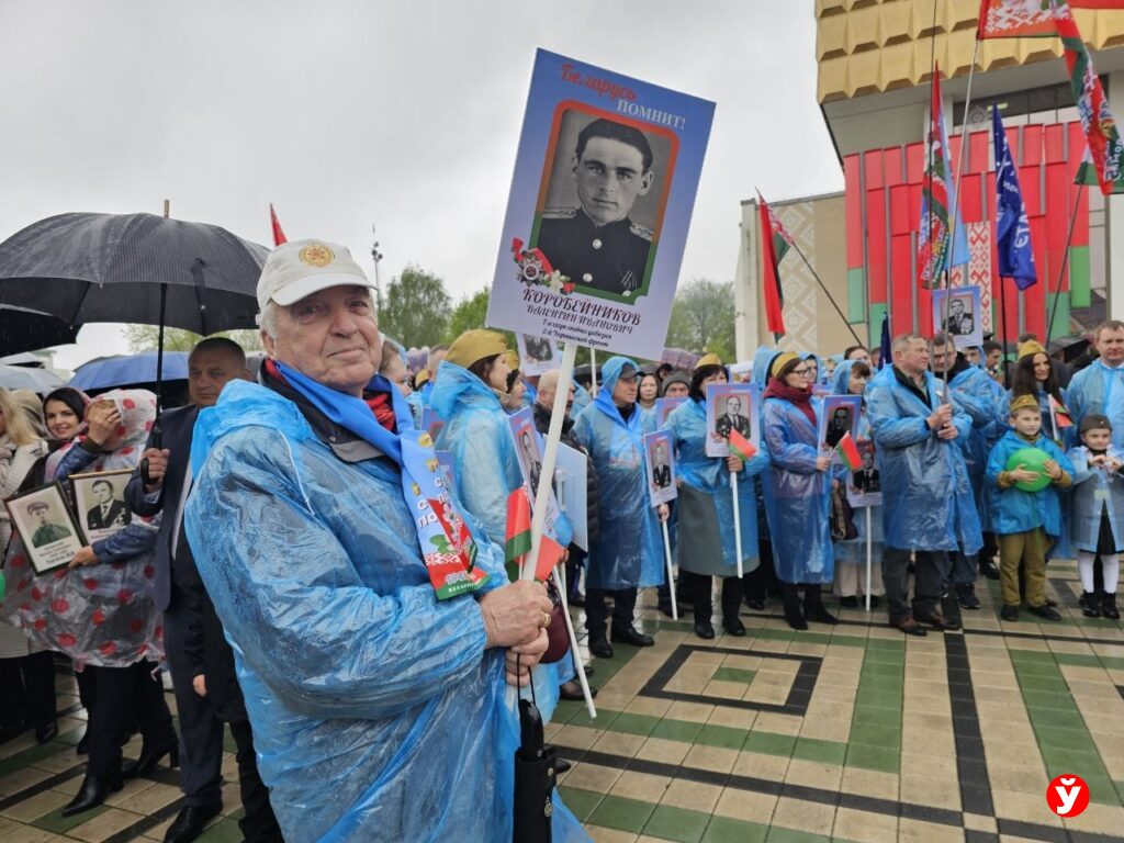 Отец-инвалид, брат-снайпер СВО и мать, выжившая в Германии. Истории участников шествия в Борисове