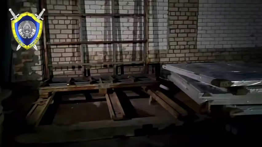 На рабочего в Гродненском районе упала тонна стеклопакетов