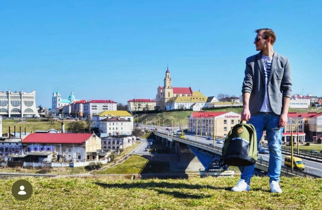 23 тысячи деревень, «исчезающие» дороги и город-заграница — невероятная история путешественника