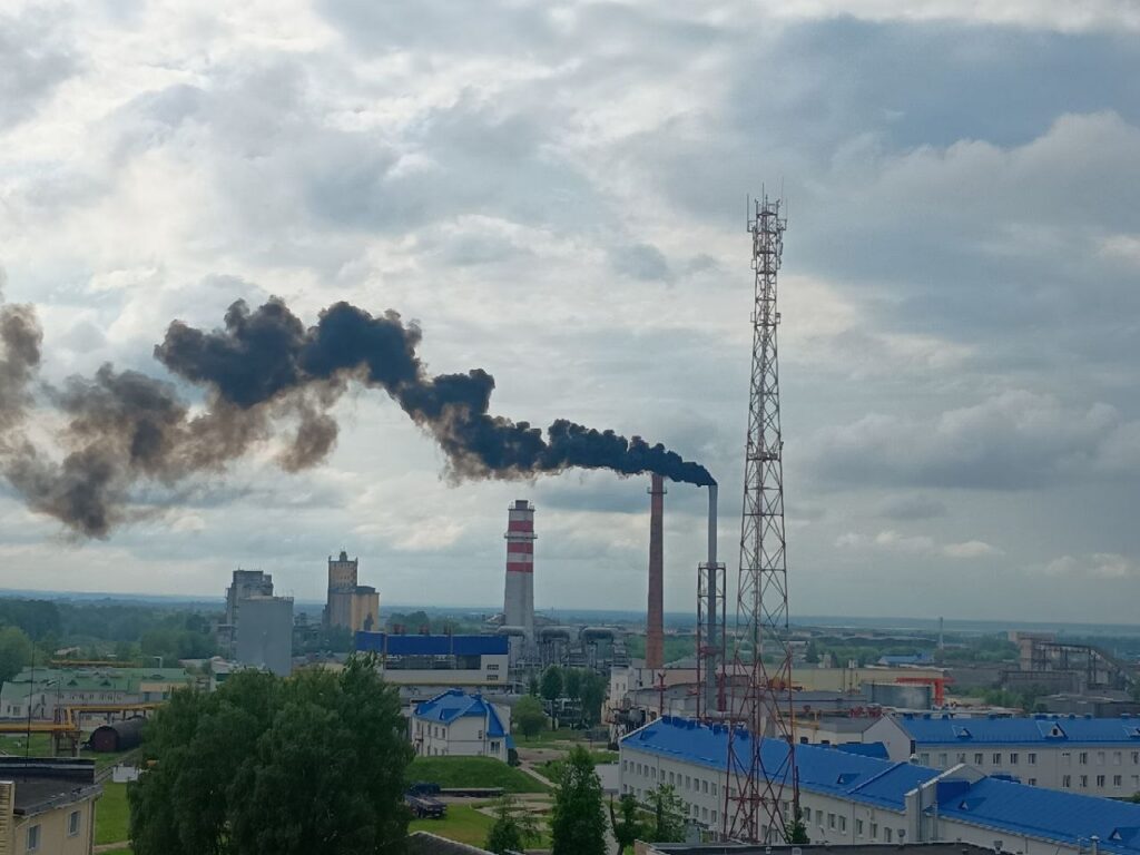 Почему над мини-ТЭЦ в Молодечно появился тёмный дым: энергетики объяснили ситуацию