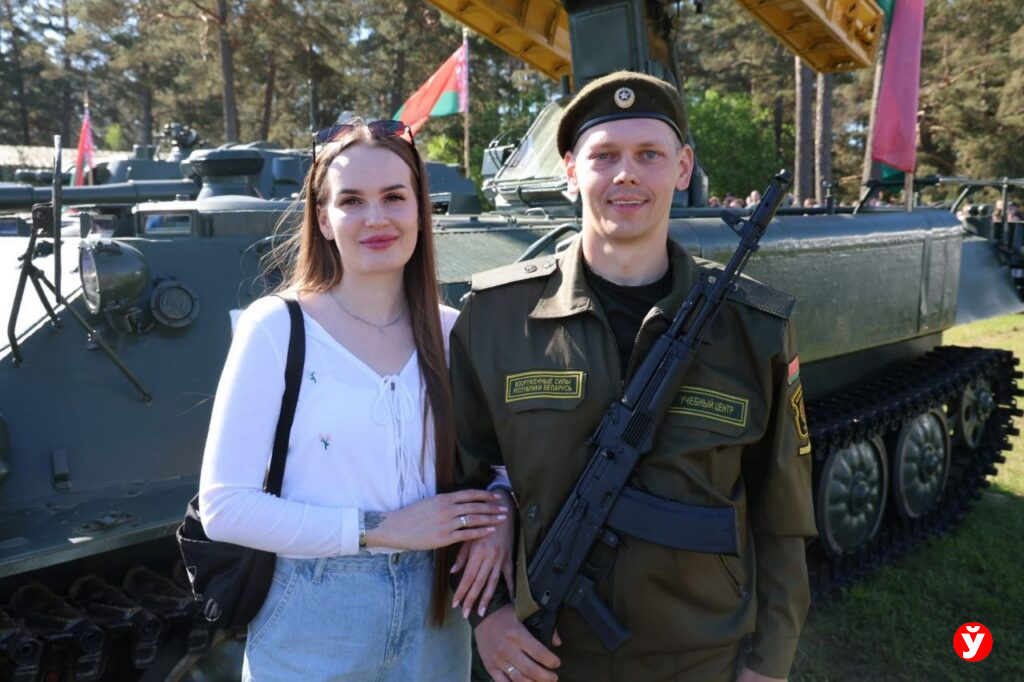 13 родственников приехали в Печи на присягу, чтобы поддержать рядового Антона Гудковского
