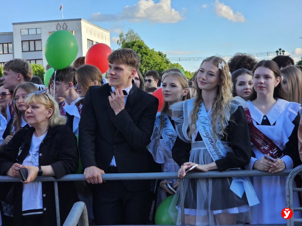 выпускники