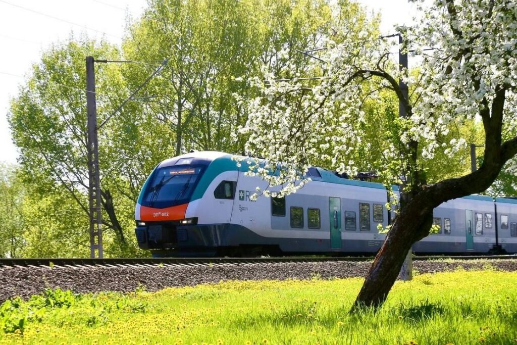 Поезд бизнес-класса вернулся на маршрут Минск – Брест: действительны ли старые билеты?