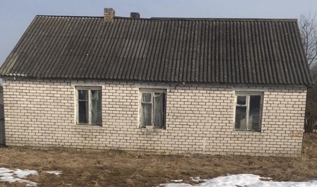 Два дома в Логойском районе уходят с молотка: стартовая цена — 45 рублей