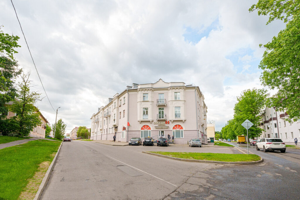 В Минске продают однокомнатную сталинку с дизайнерским ремонтом. Посмотрите, как она выглядит