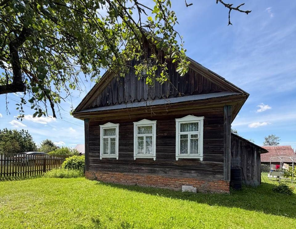 В Узденском районе продают деревенский дом «как из детства». Узнали стоимость
