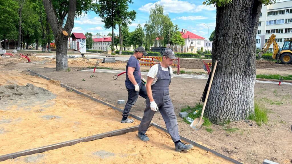 строители