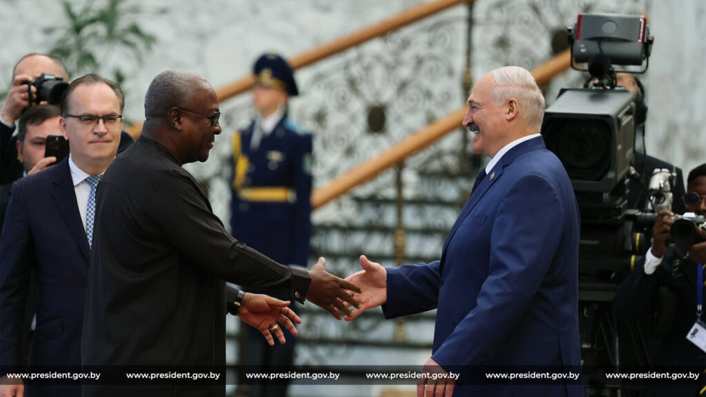 Президент Ганы пригласил Лукашенко к себе на ферму