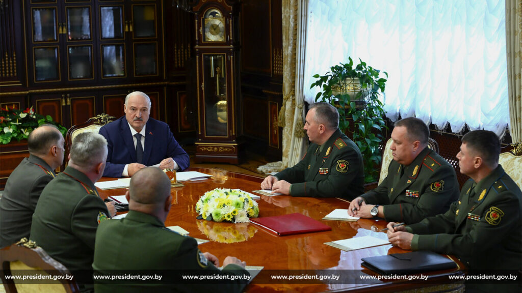 Лукашенко поручил провести собственное расследование после атаки на автобус с белорусами