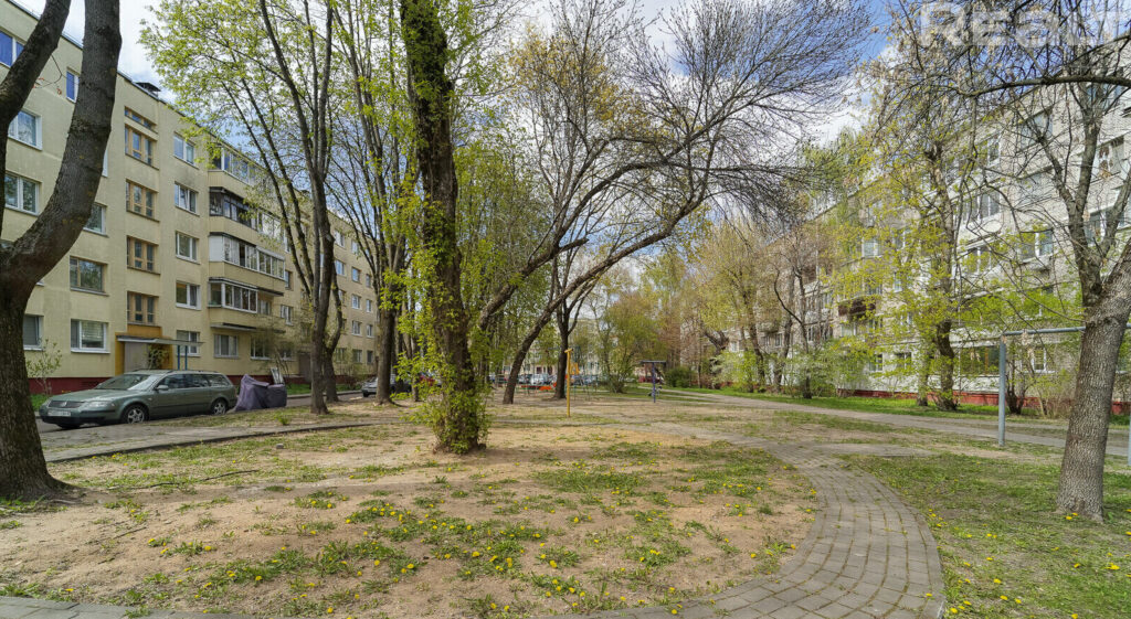 В центре Минска продают вместительную двушку за небольшую стоимость. Оцените ее интерьер