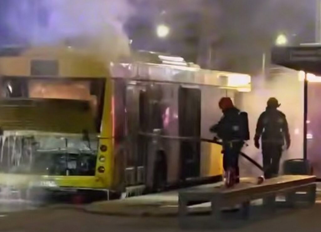Автобус загорелся на улице Чкалова в Минске