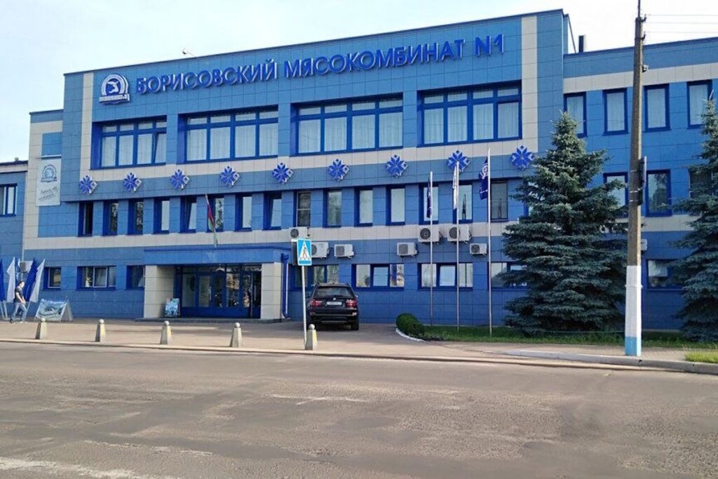 Запахи в районе мясокомбината в Борисове: о чем рассказали жители и что отвечает предприятие