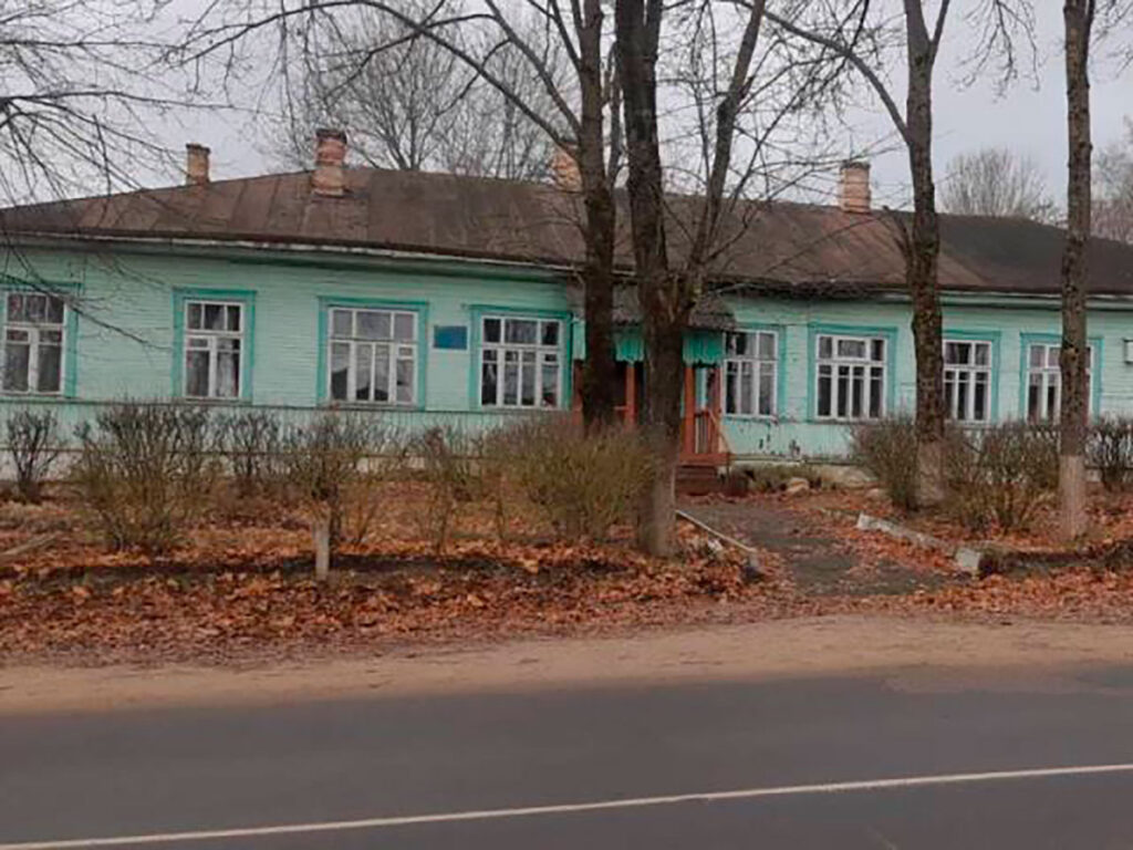 Лот с характером: в Борисовском районе с молотка продают клуб, построенный 99 лет назад