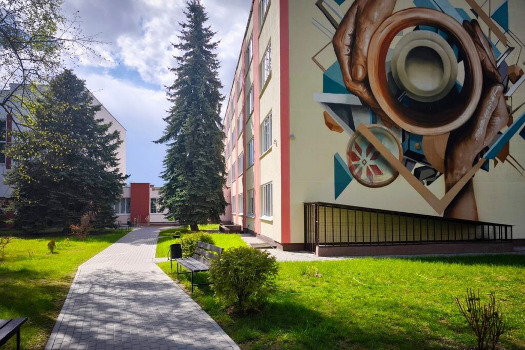 Нашли на Минщине школу, выпускники которой работают по всему миру